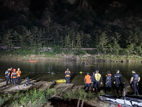 지난 7월 9일 오후 6시 19분께 충남 금산군 천내리 금강 상류 인근에서 물놀이하던 20대 4명이 실종됐다는 119 신고가 접수됐다. 연합뉴스
