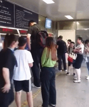 8d1986d882a22e81c839d6f959af2a59_1758749196_76.gif